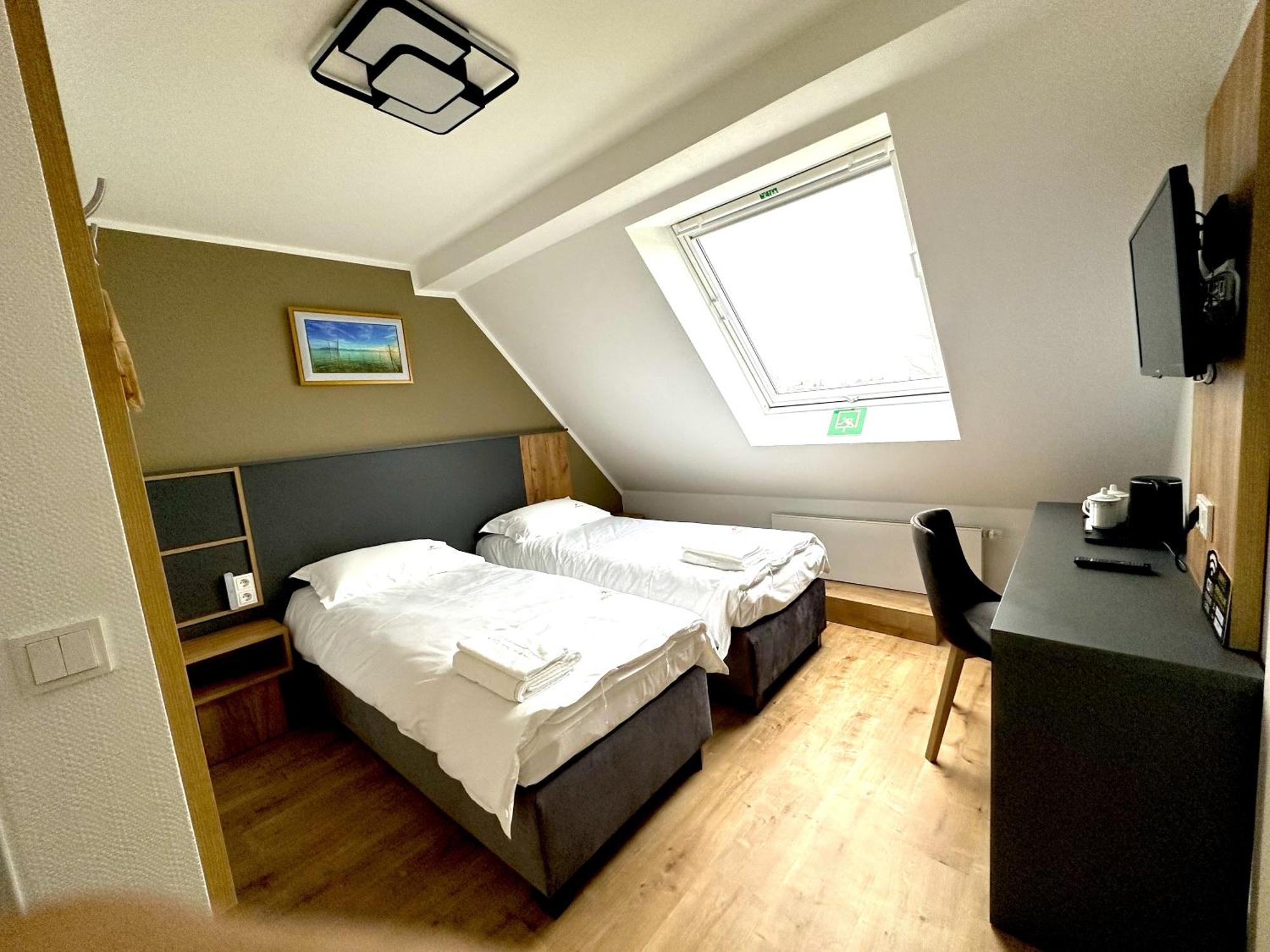 Home Inn Hotel Dormagen Room photo
